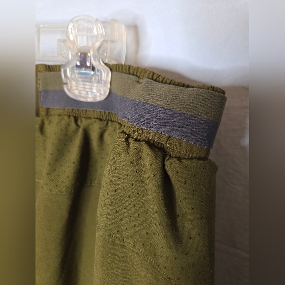 Lululemon Mens Surge Short in Army Green - Size XXL - Picture 5 of 11